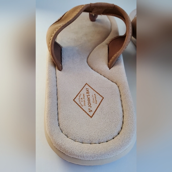 St. John's Bay brand Flip Flops Men NWOT size:Small/7-8 Tan & Brown *READ* - Picture 3 of 13